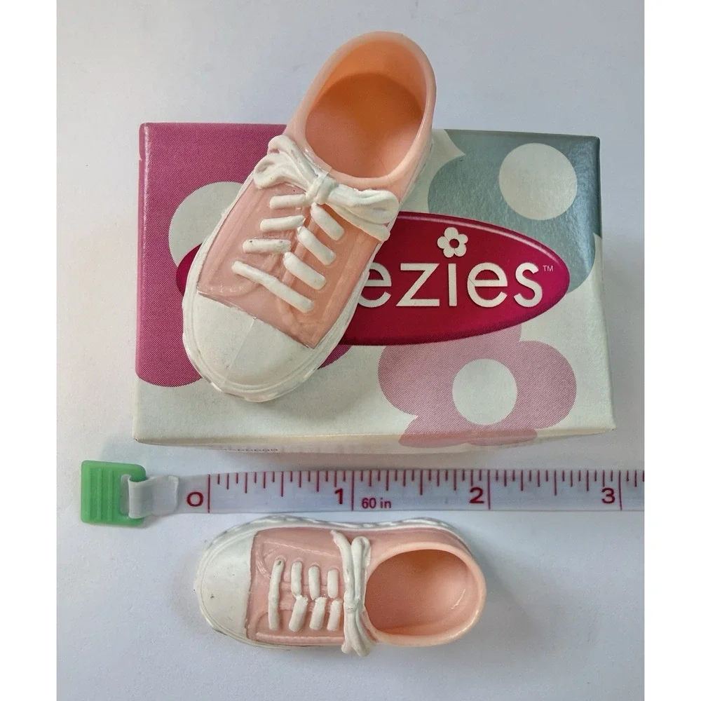Hasbro Shoezies Clean Sweep Pink Sneakers Shes Got Style 2000 Doll Shoes Box